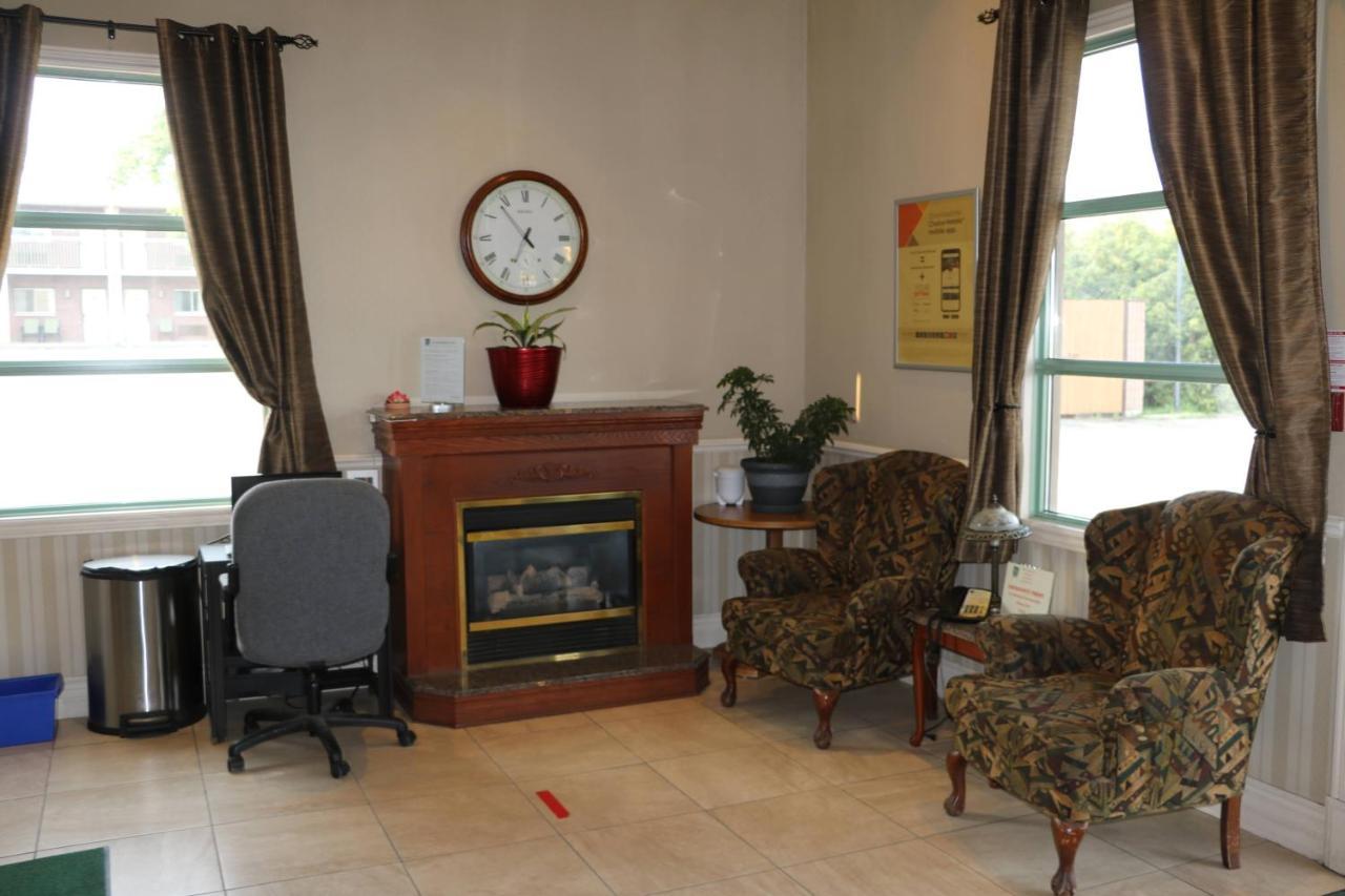 Quality Inn & Suites 1000 Islands Ґананокве Екстер'єр фото