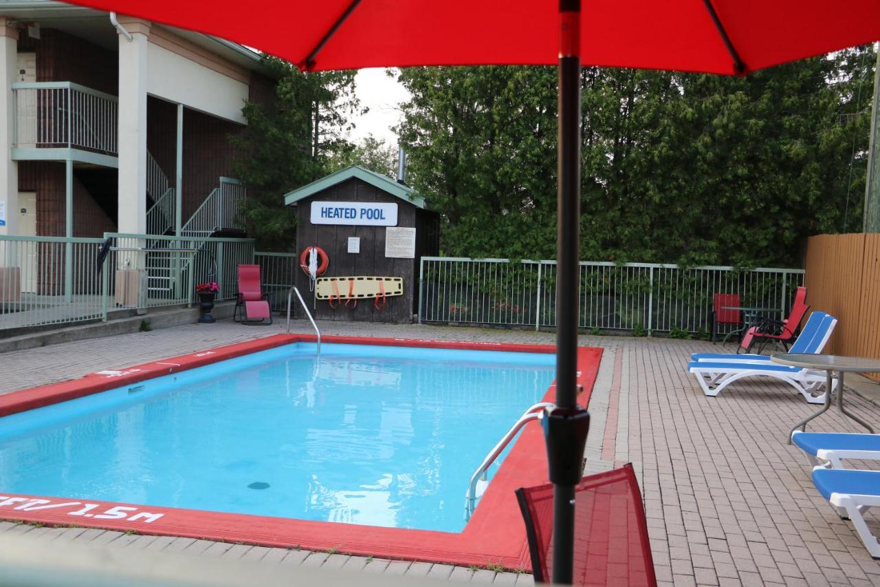 Quality Inn & Suites 1000 Islands Ґананокве Екстер'єр фото