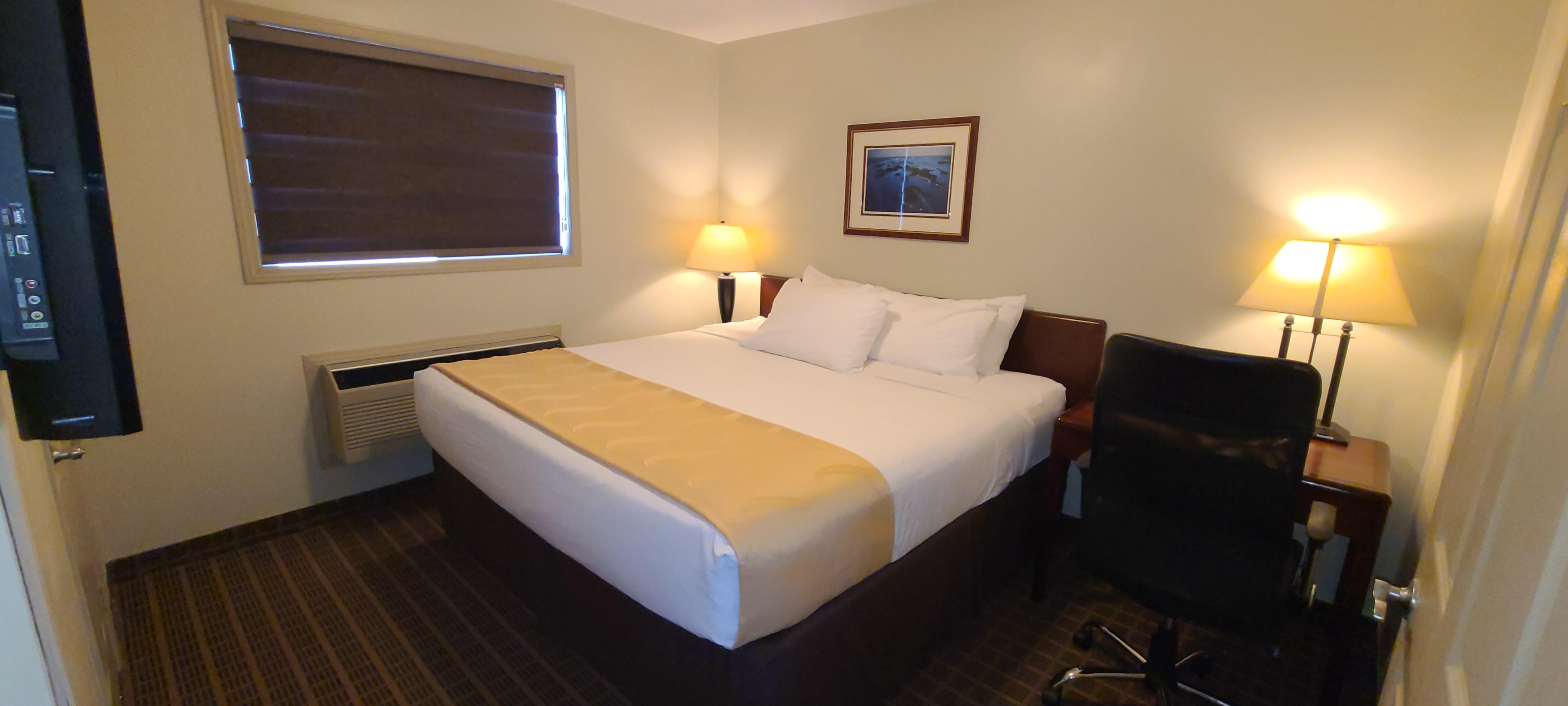 Quality Inn & Suites 1000 Islands Ґананокве Екстер'єр фото