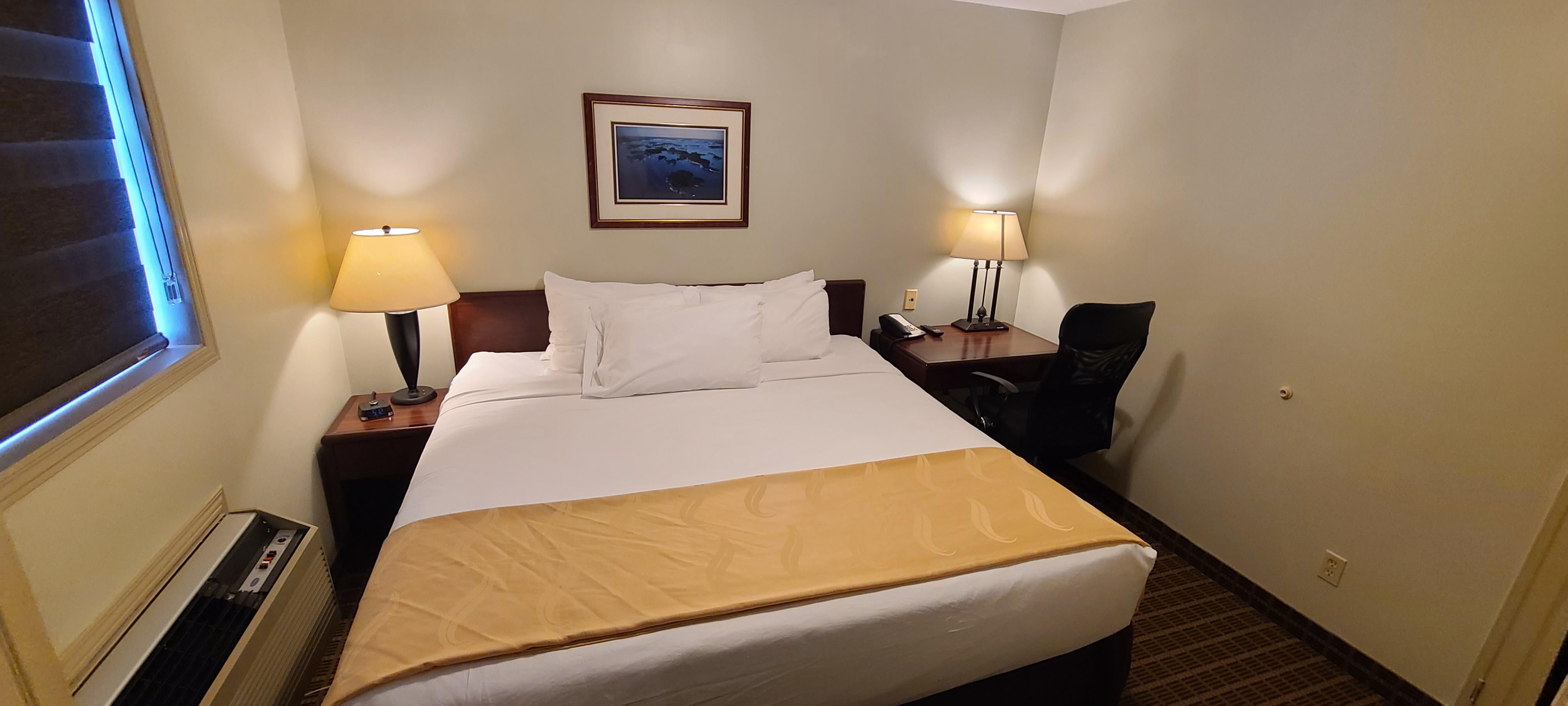 Quality Inn & Suites 1000 Islands Ґананокве Екстер'єр фото