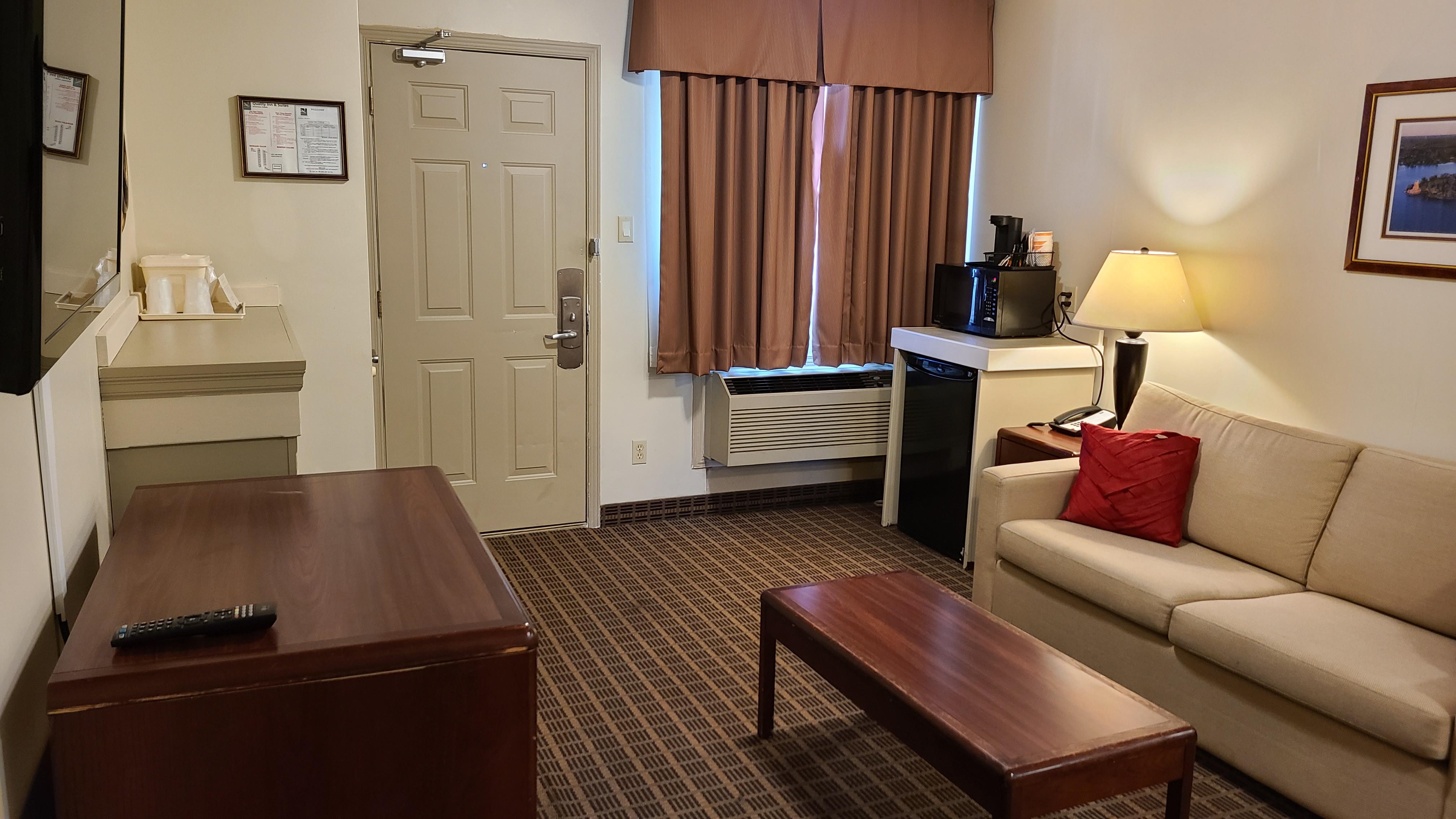 Quality Inn & Suites 1000 Islands Ґананокве Екстер'єр фото