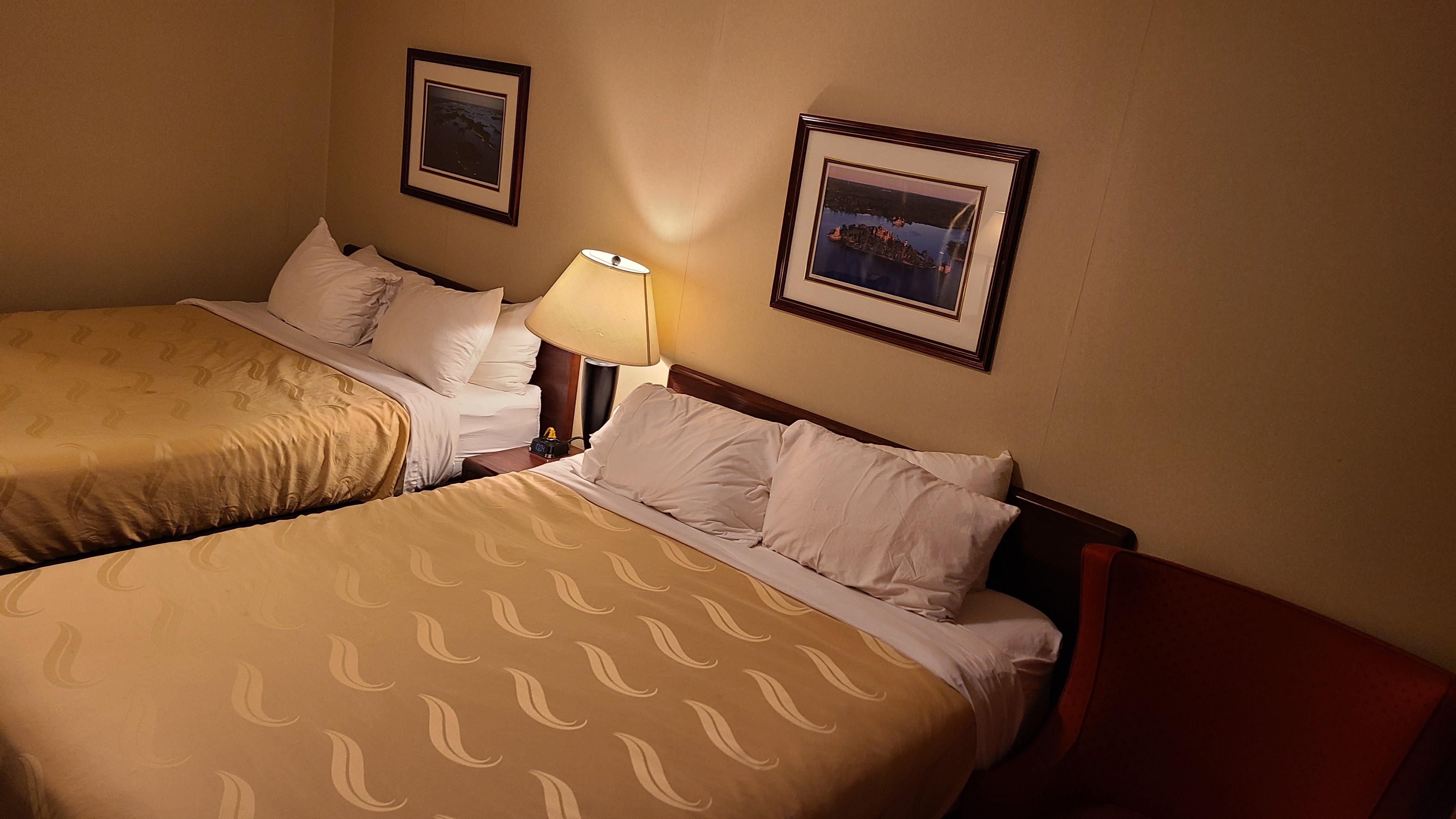 Quality Inn & Suites 1000 Islands Ґананокве Екстер'єр фото