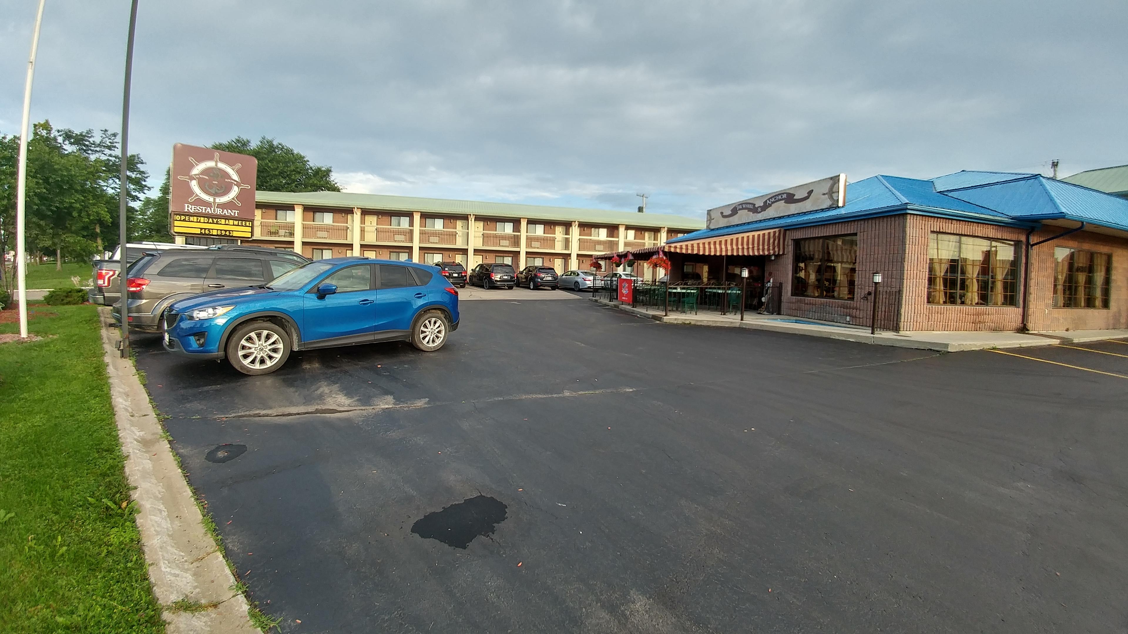 Quality Inn & Suites 1000 Islands Ґананокве Екстер'єр фото