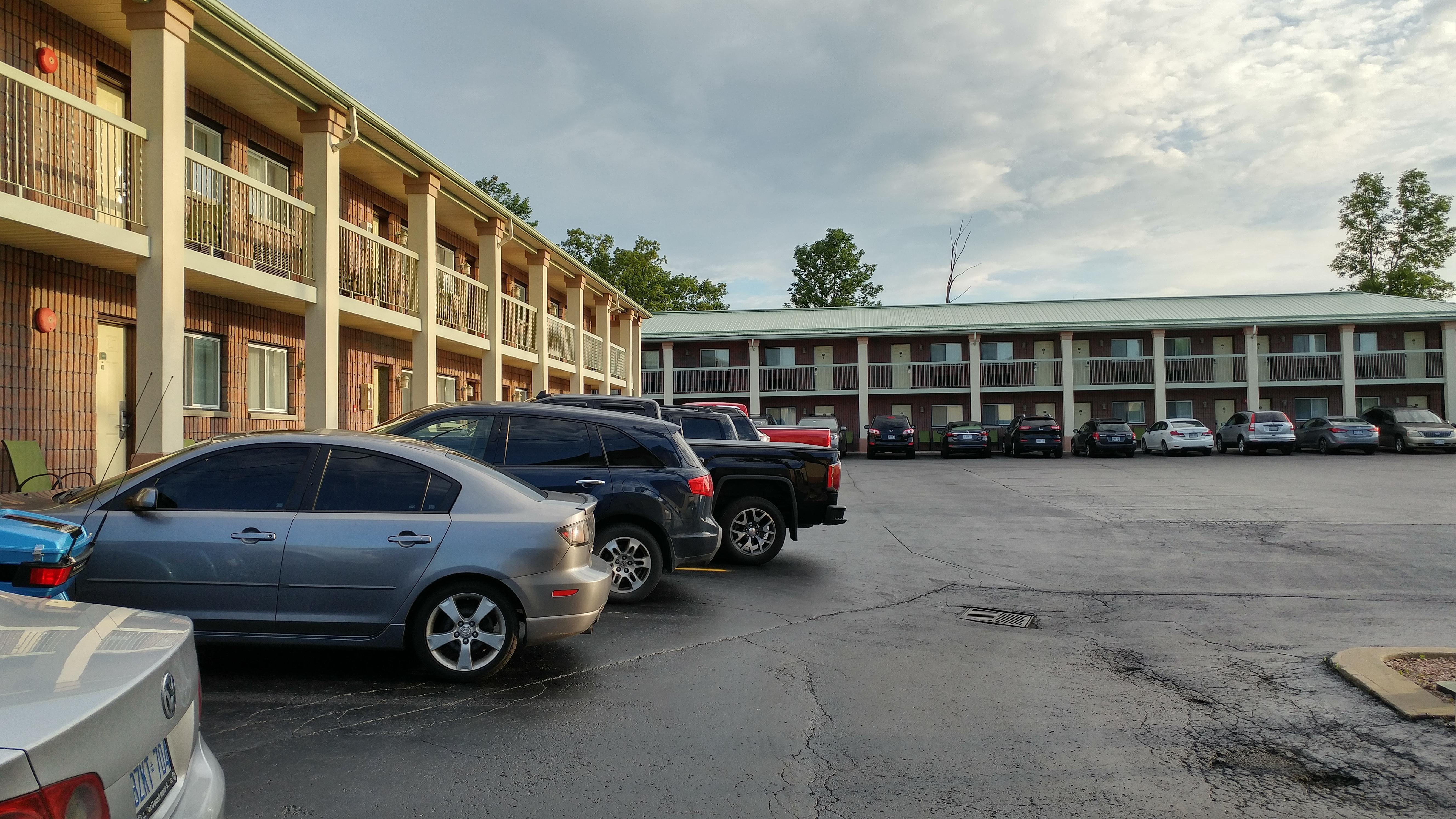 Quality Inn & Suites 1000 Islands Ґананокве Екстер'єр фото