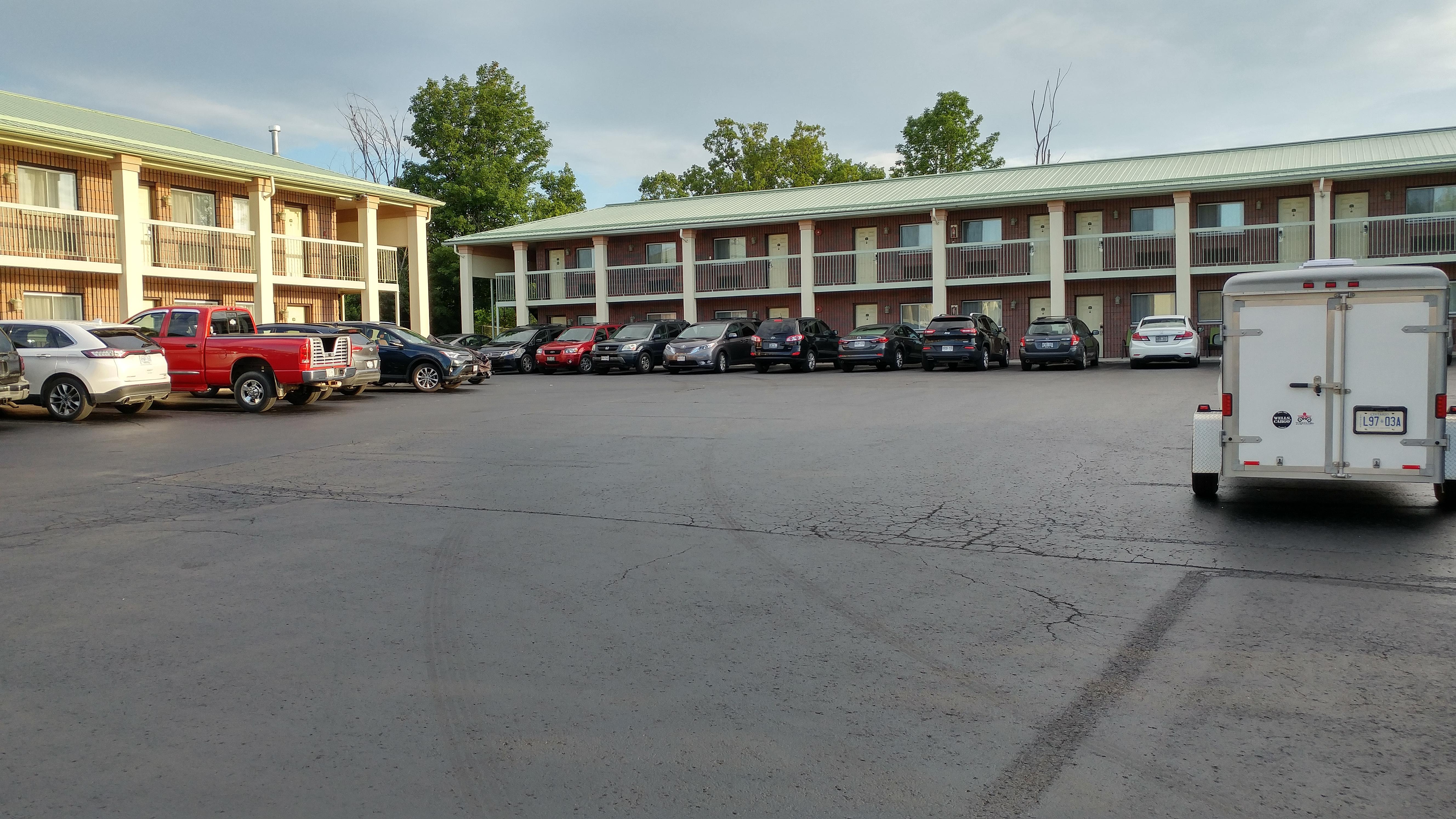 Quality Inn & Suites 1000 Islands Ґананокве Екстер'єр фото