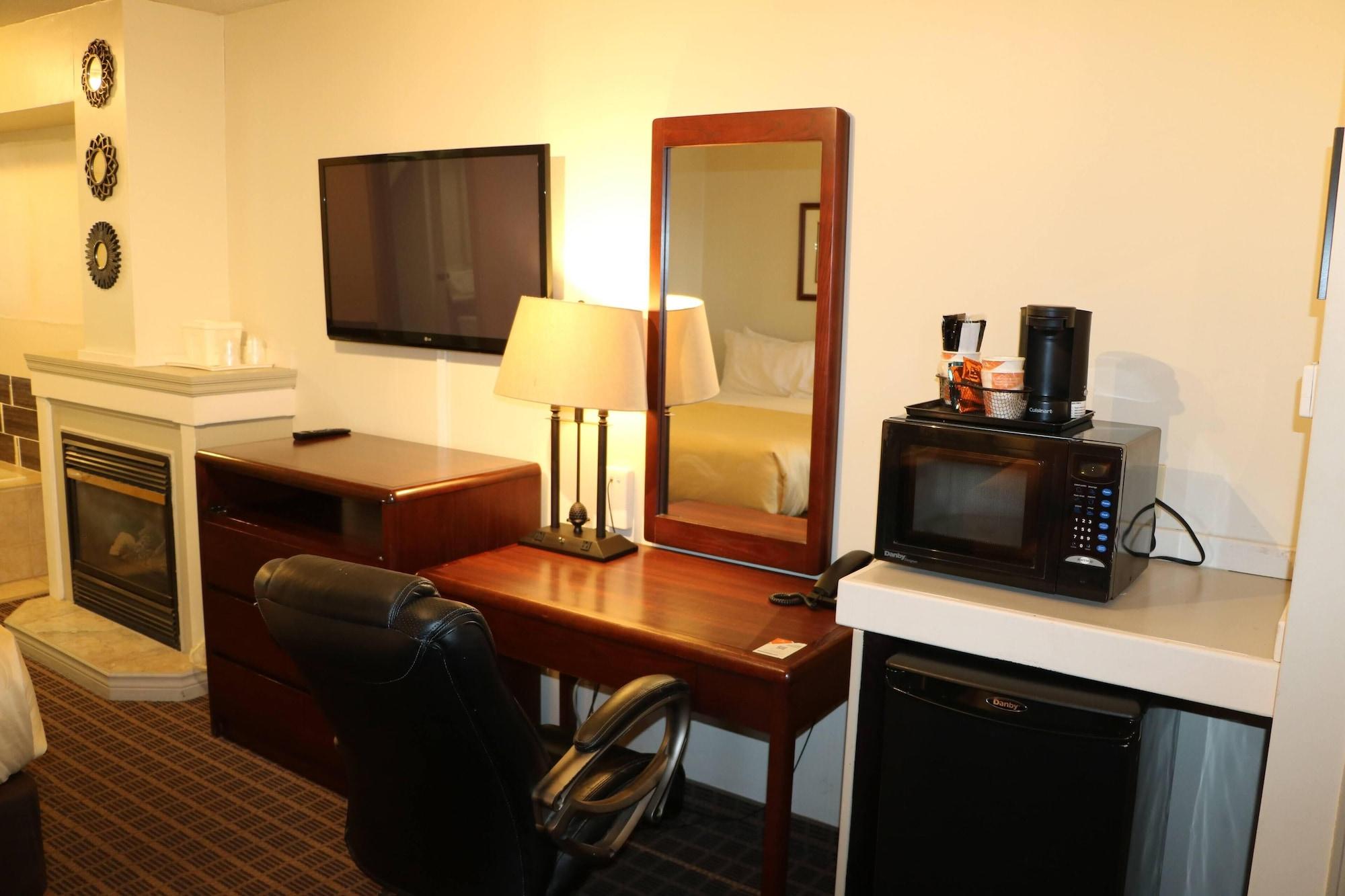Quality Inn & Suites 1000 Islands Ґананокве Екстер'єр фото