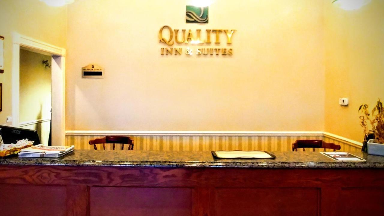 Quality Inn & Suites 1000 Islands Ґананокве Екстер'єр фото